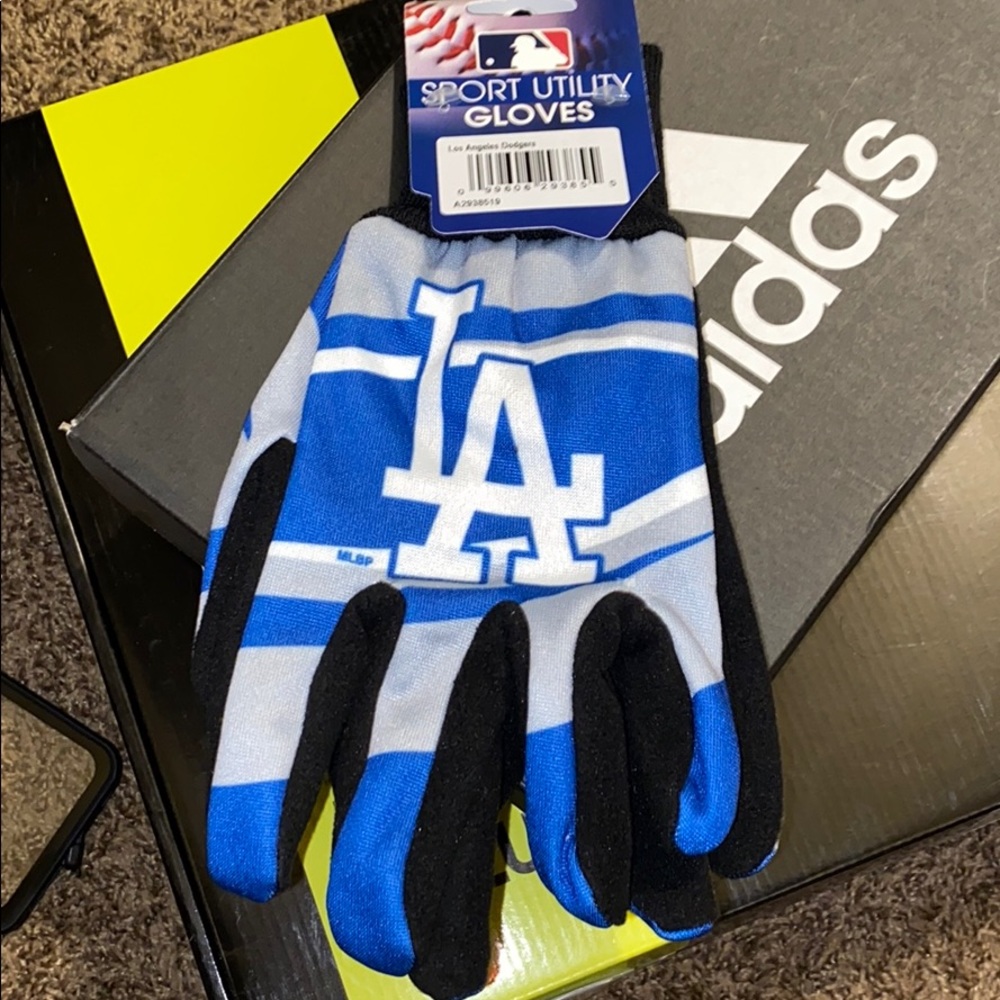 Dodgers gloves